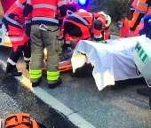 Rescatado tras quedar atrapado en su vehículo por un accidente en Dúdar